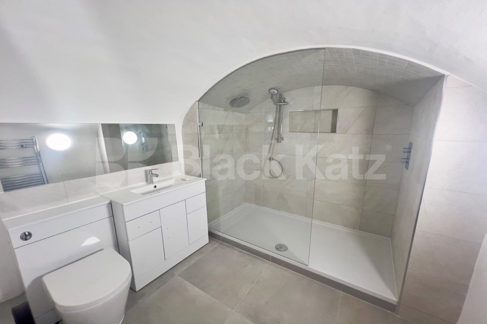 Stunning newly refurbished two bedroomed garden flat  Alderney Street, Pimlico / Victoria